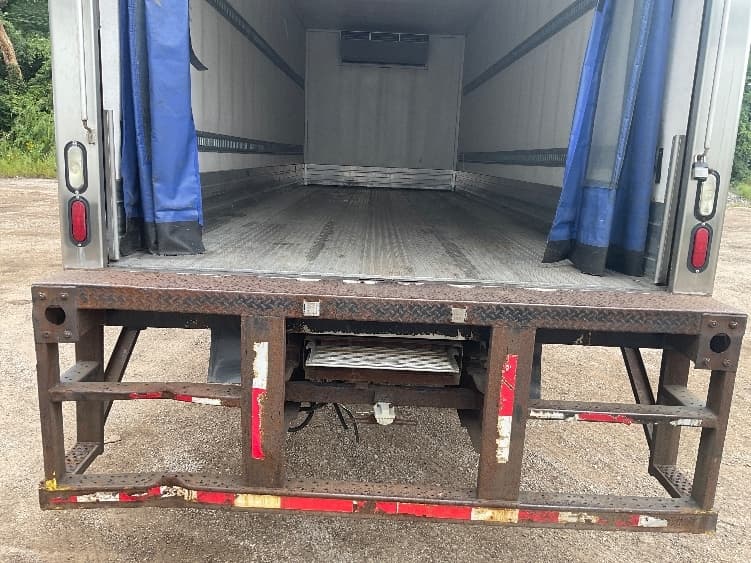 2020 Freightliner M2 106 — photo 9