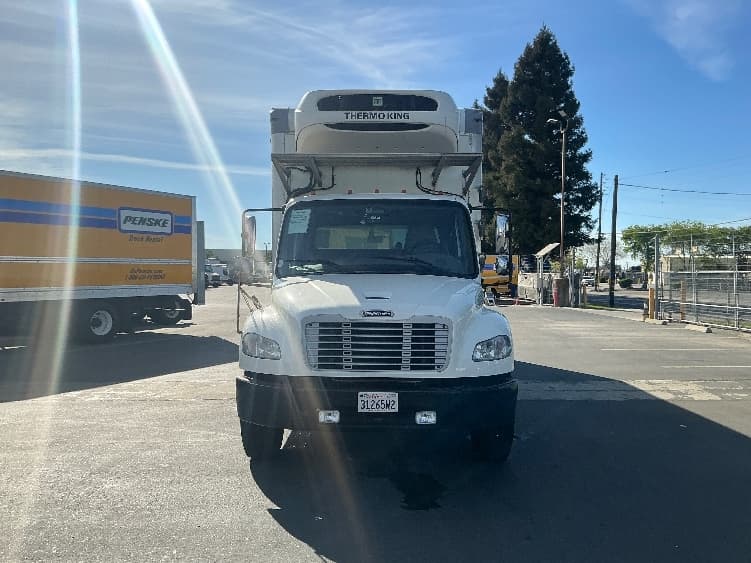 2020 Freightliner M2 106 — photo 2