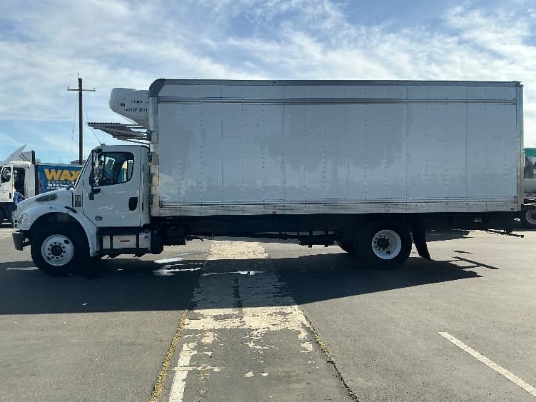 2020 Freightliner M2 106 — photo 4