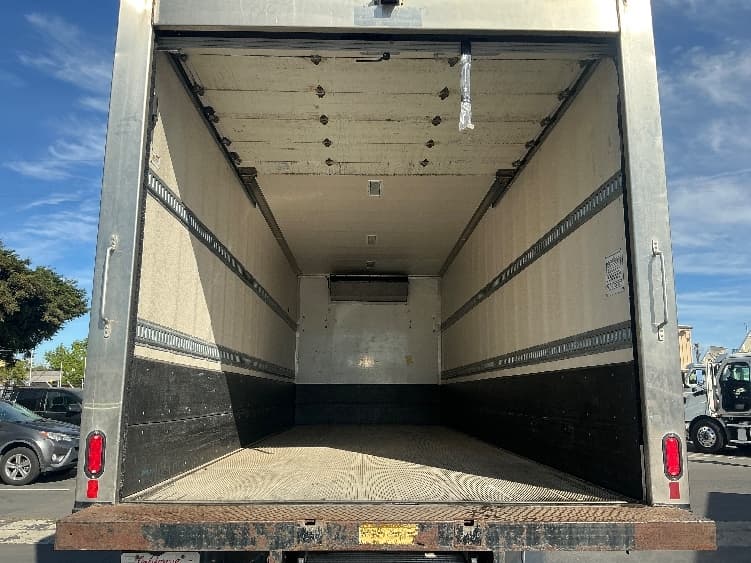 2020 Freightliner M2 106 — photo 8