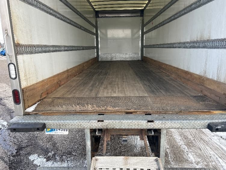 2020 Freightliner M2 106 — photo 10