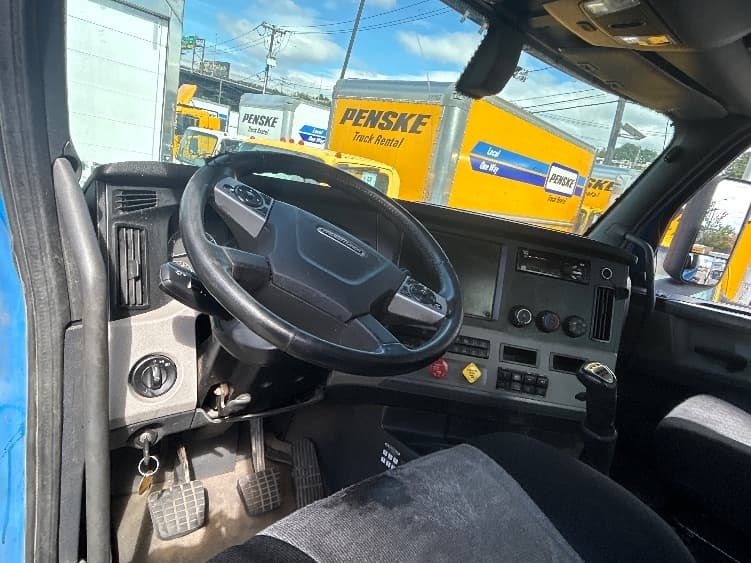 2020 Freightliner Cascadia — photo 10