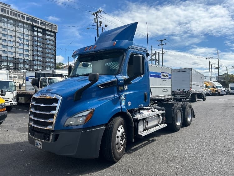 2020 Freightliner Cascadia — photo 3