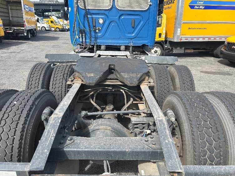 2020 Freightliner Cascadia — photo 6