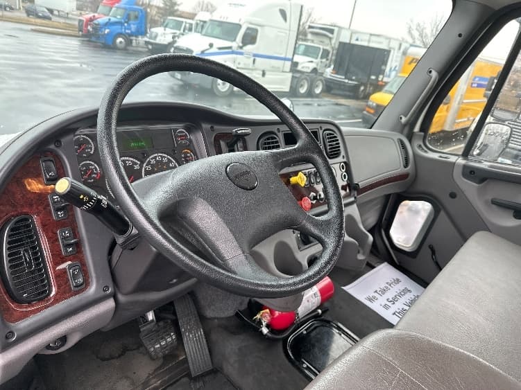 2020 Freightliner M2 106 — photo 10