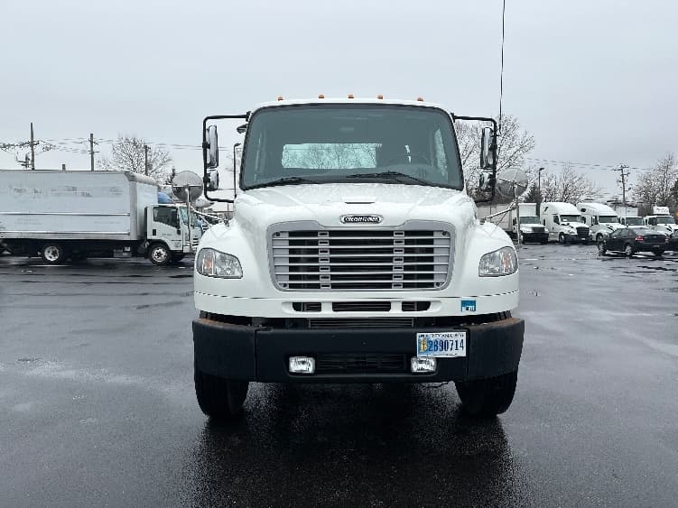 2020 Freightliner M2 106 — photo 2