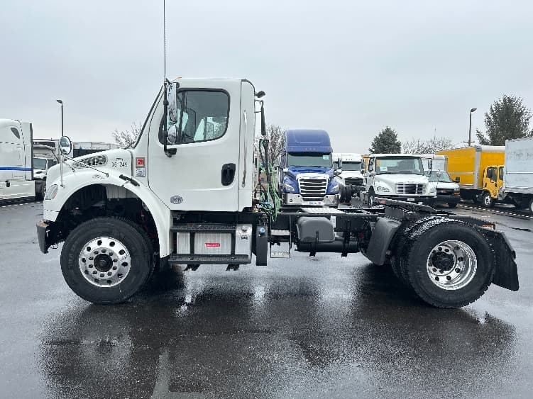 2020 Freightliner M2 106 — photo 4