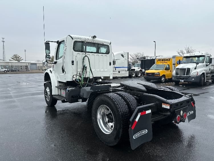 2020 Freightliner M2 106 — photo 5