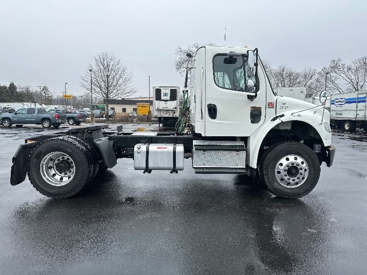 2020 Freightliner M2 106 — photo 8