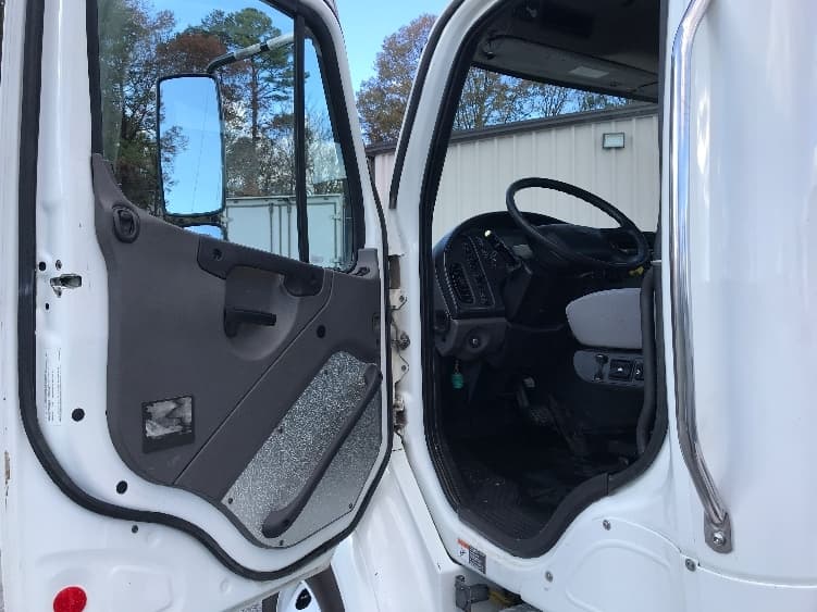 2020 Freightliner M2 112 — photo 9