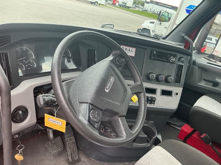 2020 Freightliner Cascadia — photo 10