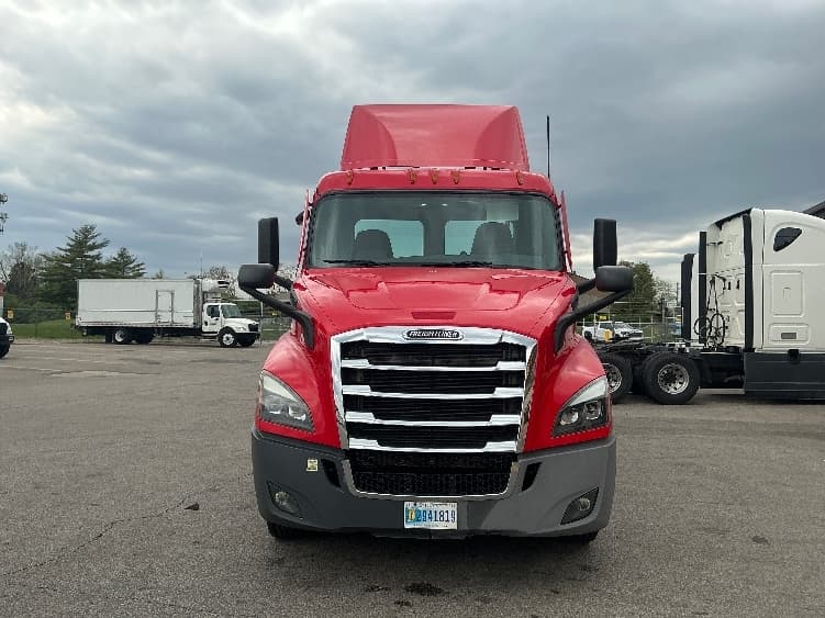 2020 Freightliner Cascadia — photo 2