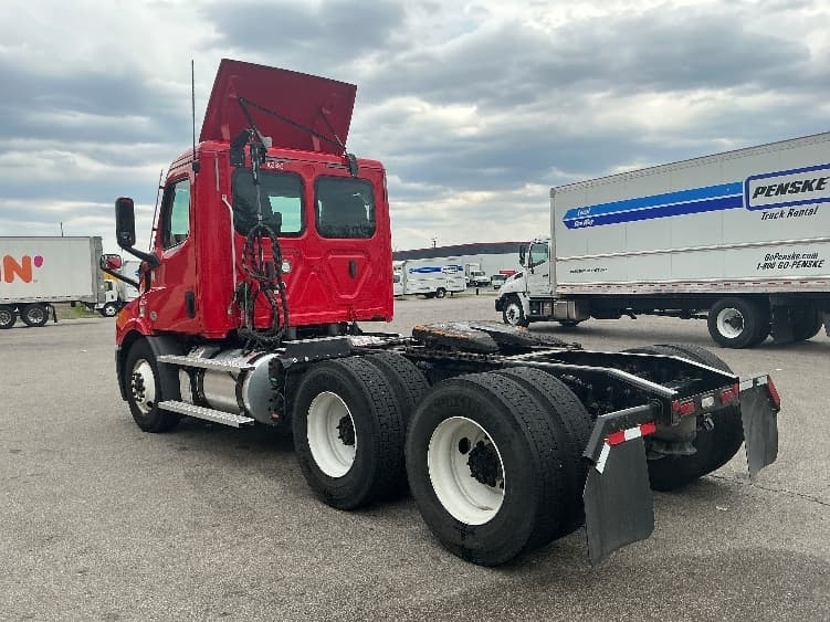 2020 Freightliner Cascadia — photo 5