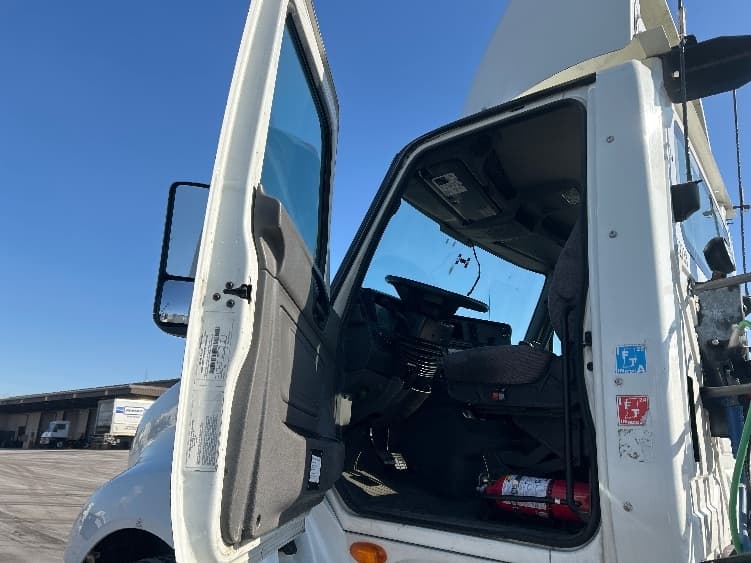 2020 International LT — photo 9