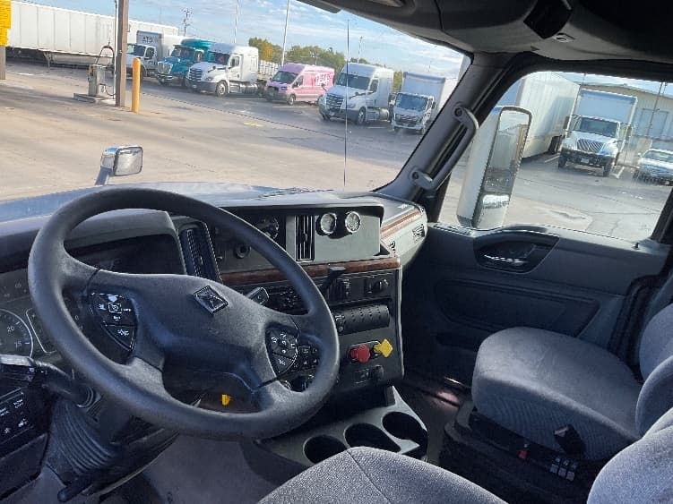 2020 International LT — photo 10