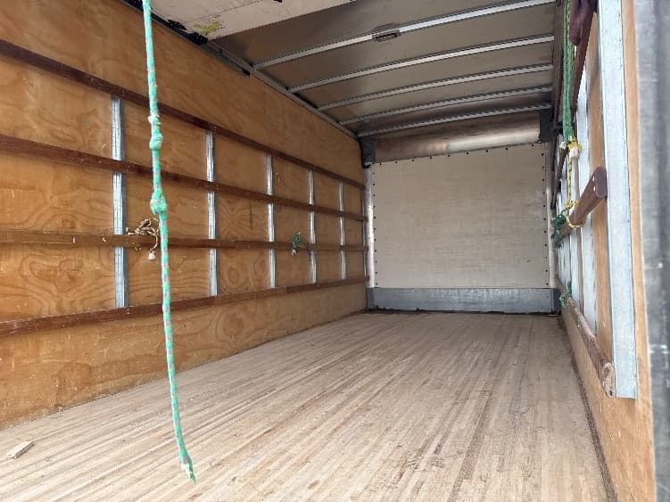 2020 Isuzu NPR — photo 10