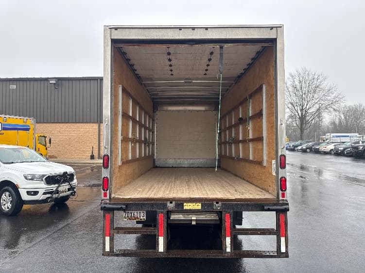 2020 Isuzu NPR — photo 8