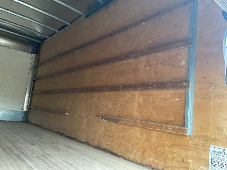 2020 Isuzu NPR — photo 10