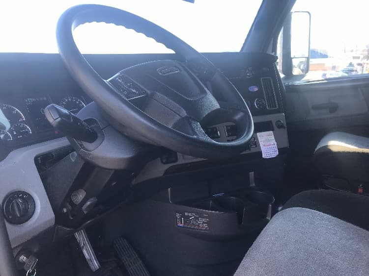 2020 Freightliner Cascadia — photo 10