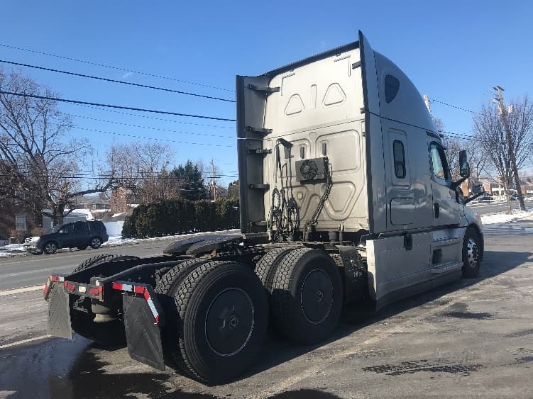 2020 Freightliner Cascadia — photo 7