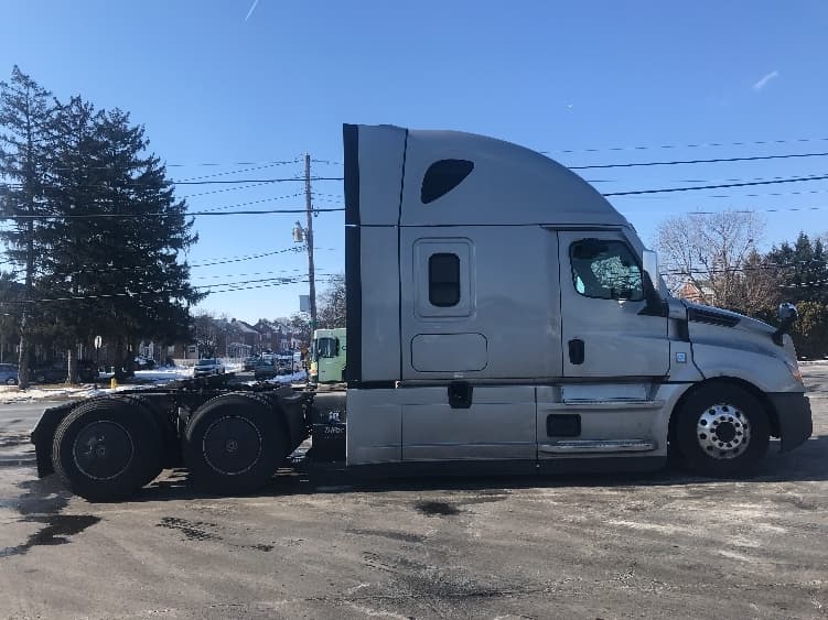 2020 Freightliner Cascadia — photo 8