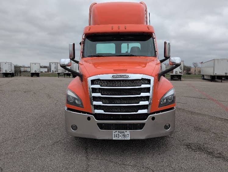 2020 Freightliner Cascadia — photo 2
