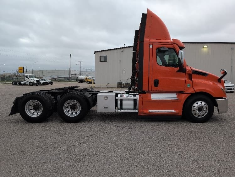 2020 Freightliner Cascadia — photo 8