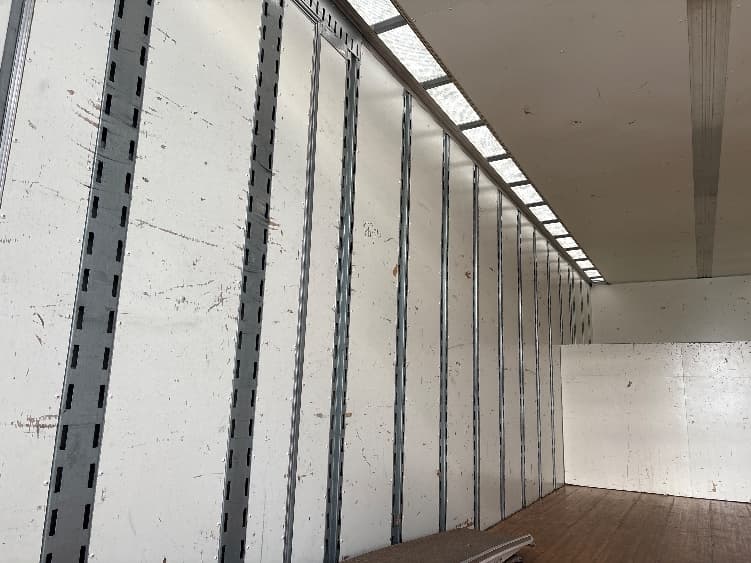 2020 Freightliner M2 106 — photo 10