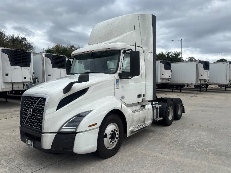 2020 Volvo VNL 300 — photo 3