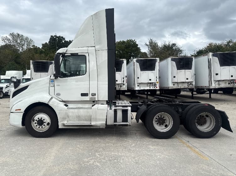 2020 Volvo VNL 300 — photo 4