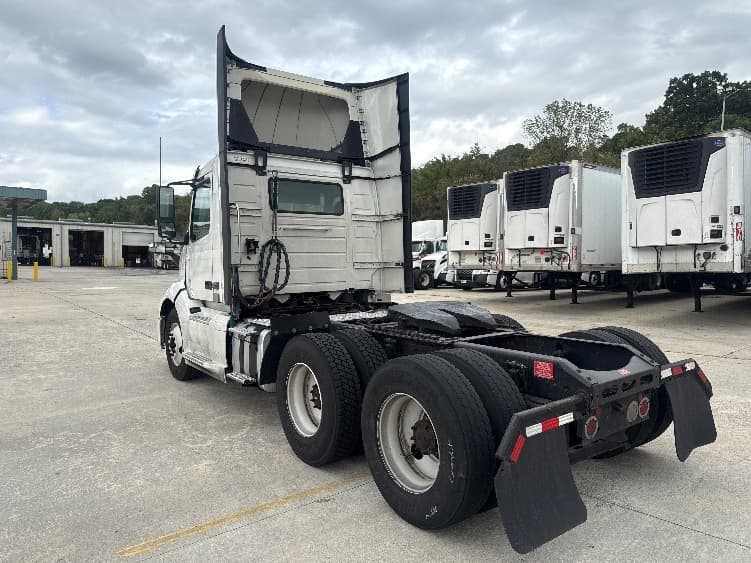 2020 Volvo VNL 300 — photo 5