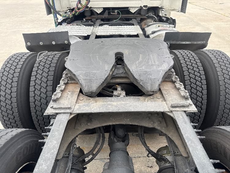 2020 Volvo VNL 300 — photo 6