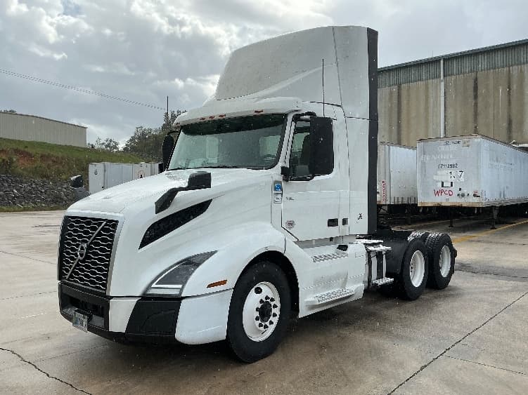 2020 Volvo VNL 300 — photo 3