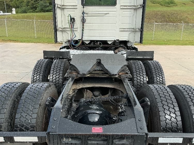 2020 Volvo VNL 300 — photo 6