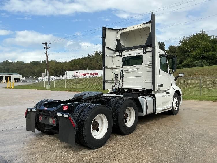 2020 Volvo VNL 300 — photo 7