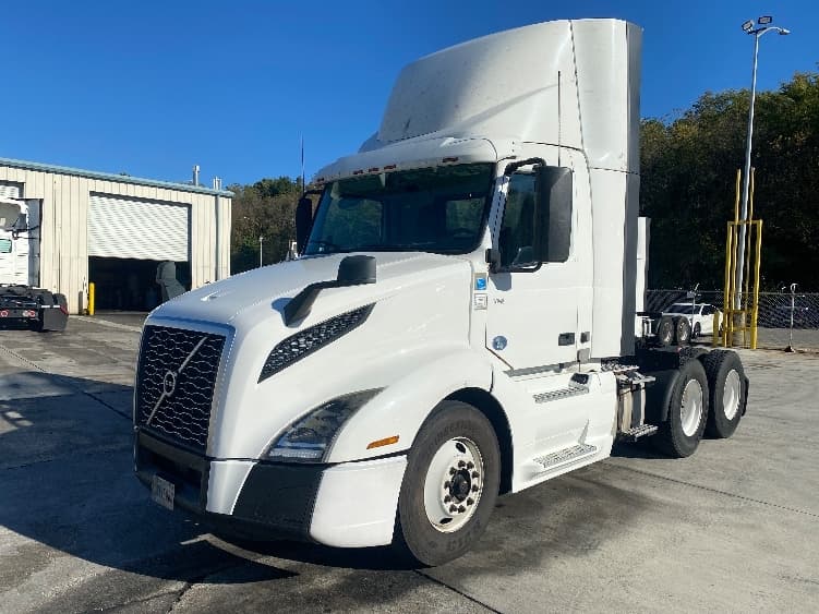 2020 Volvo VNL 300 — photo 3