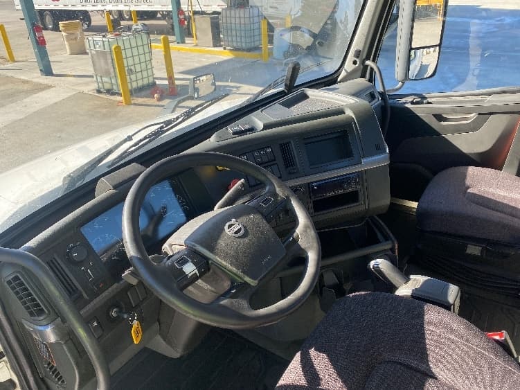 2020 Volvo VNL 300 — photo 10