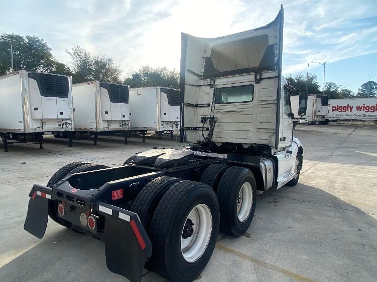 2020 Volvo VNL 300 — photo 7