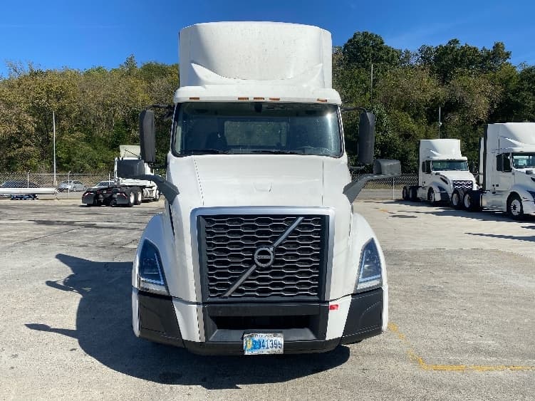 2020 Volvo VNL 300 — photo 2