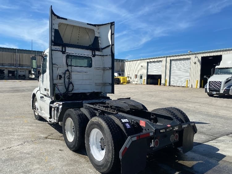 2020 Volvo VNL 300 — photo 5