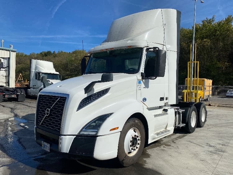 2020 Volvo VNL 300 — photo 3