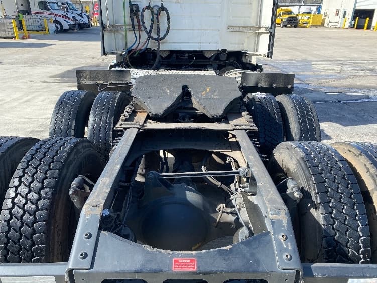 2020 Volvo VNL 300 — photo 6