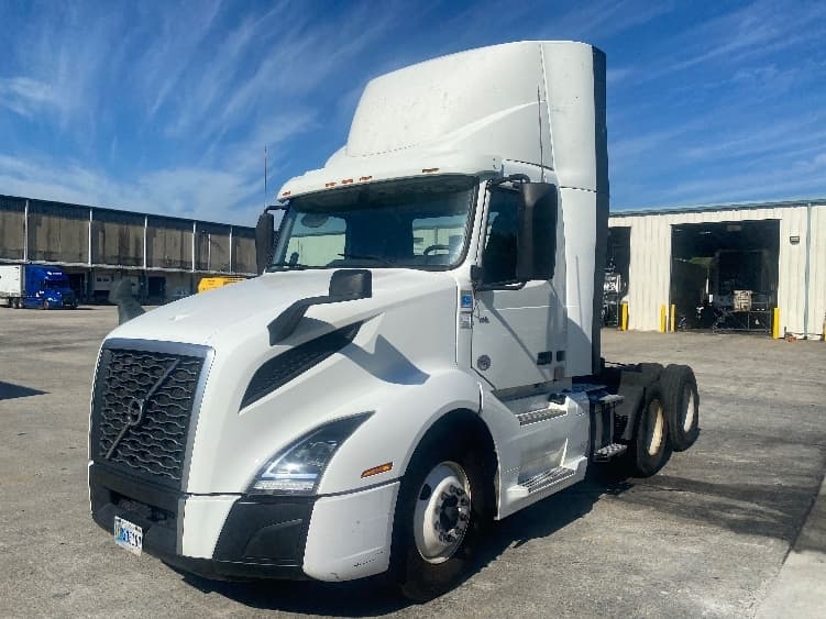 2020 Volvo VNL 300 — photo 3