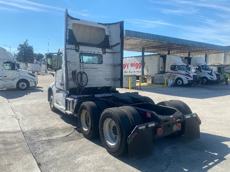 2020 Volvo VNL 300 — photo 5