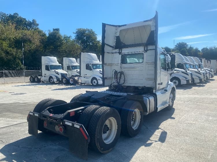 2020 Volvo VNL 300 — photo 7