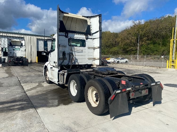 2020 Volvo VNL 300 — photo 5
