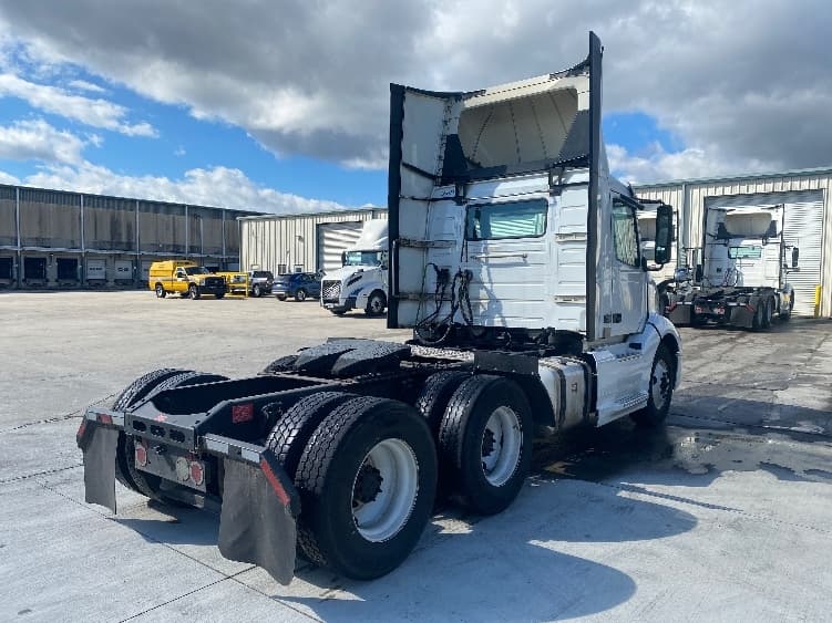 2020 Volvo VNL 300 — photo 7