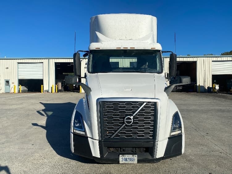 2020 Volvo VNL 300 — photo 2