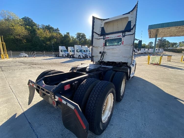 2020 Volvo VNL 300 — photo 7