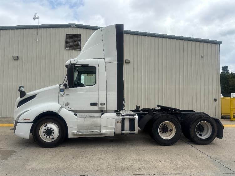 2020 Volvo VNL 300 — photo 4